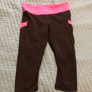 Lululemon Mod Moves Crop Capri 8 pink black run